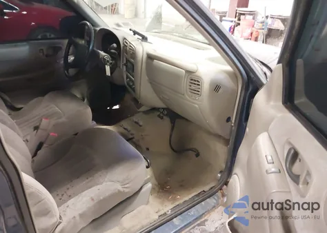 1998 Chevrolet S-10 Ls from USA, damaged, VIN 1GCDT19X9W8184685